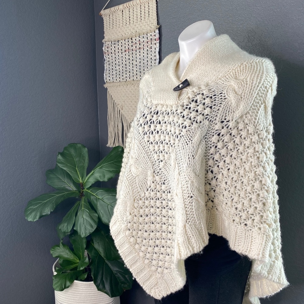 H&M Chunky Cream Wool Poncho One Size